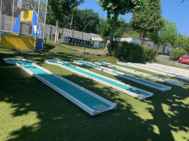 Camping Le Ruisseau Saint-André-de-Seignaux 外观 照片
