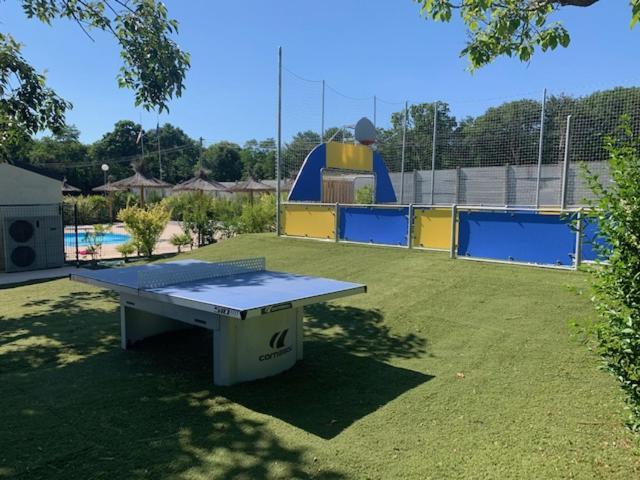 Camping Le Ruisseau Saint-André-de-Seignaux 外观 照片