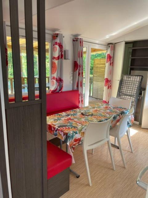 Camping Le Ruisseau Saint-André-de-Seignaux 外观 照片