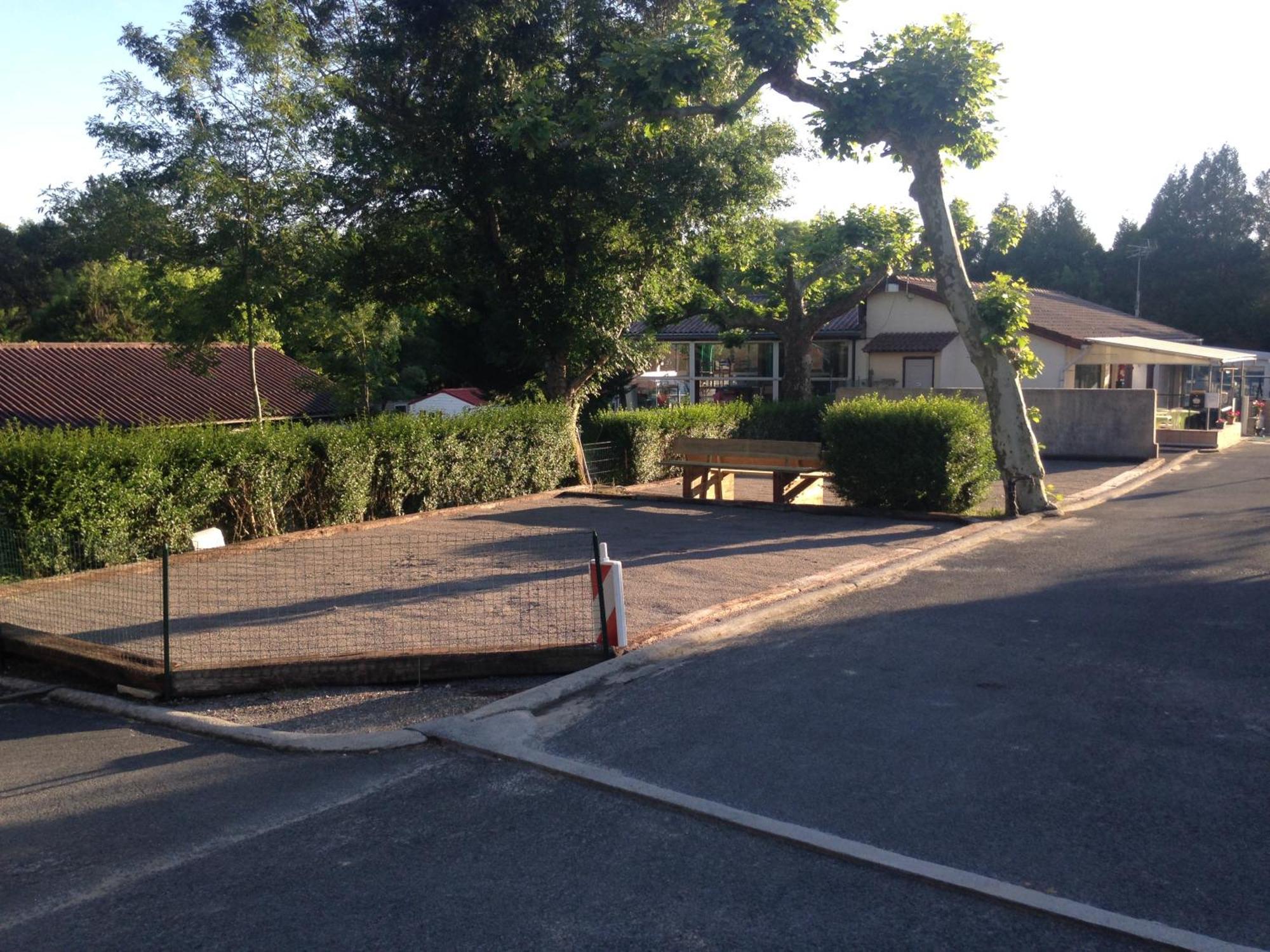 Camping Le Ruisseau Saint-André-de-Seignaux 外观 照片