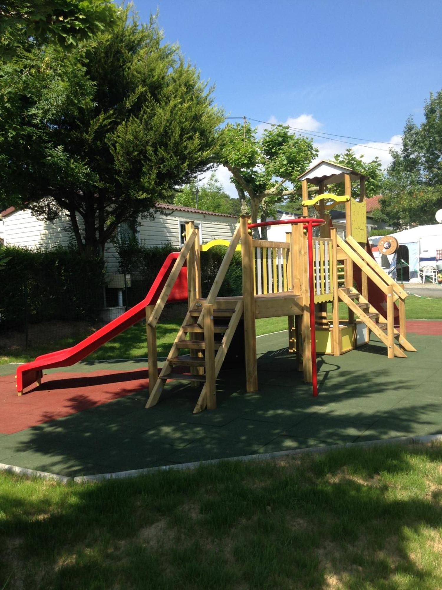 Camping Le Ruisseau Saint-André-de-Seignaux 外观 照片