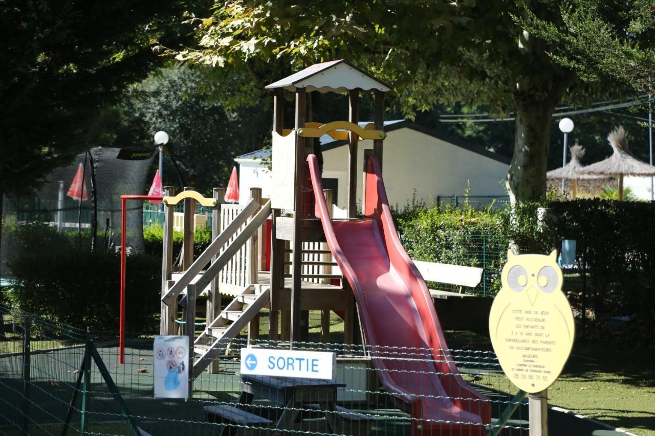 Camping Le Ruisseau Saint-André-de-Seignaux 外观 照片