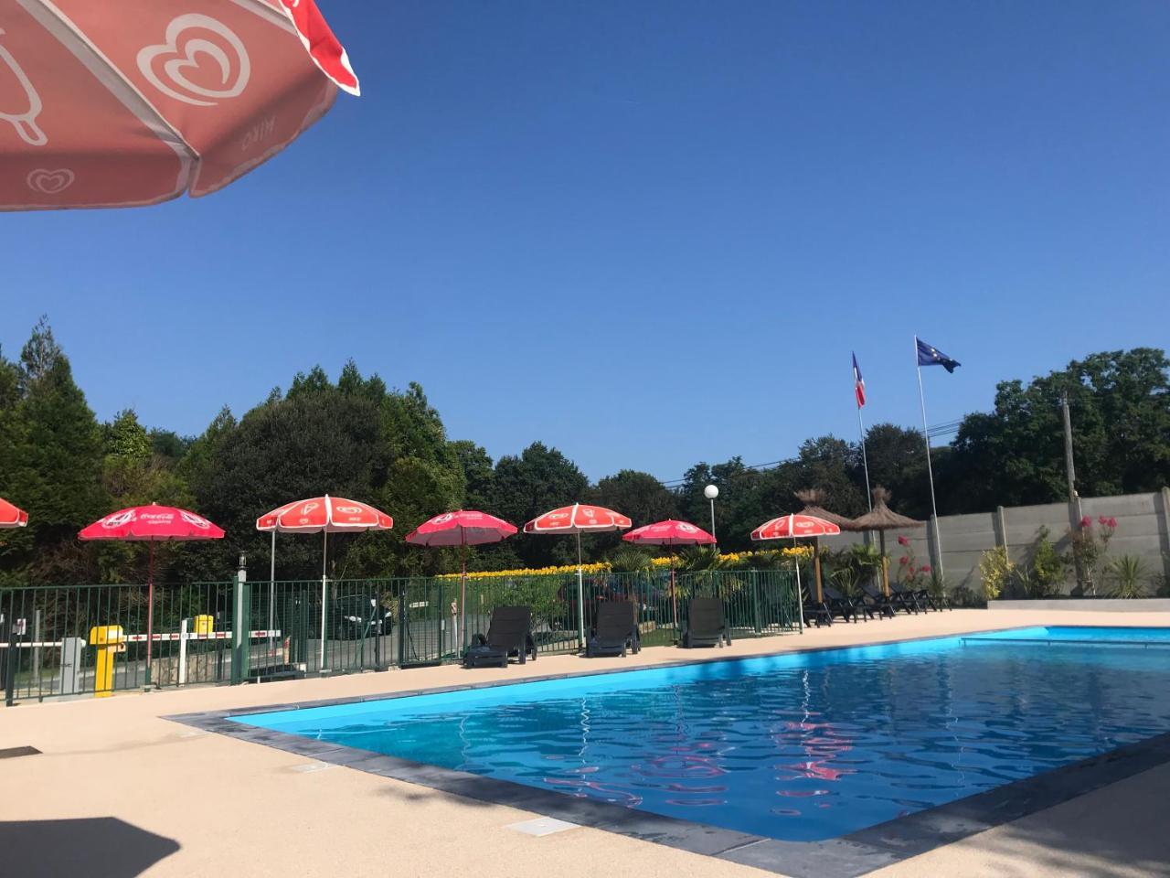 Camping Le Ruisseau Saint-André-de-Seignaux 外观 照片
