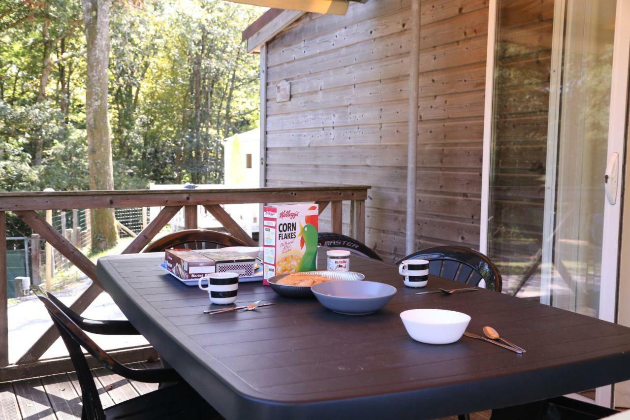 Camping Le Ruisseau Saint-André-de-Seignaux 外观 照片